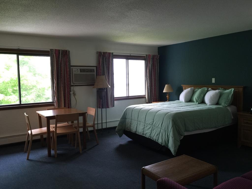 Americinn - Monticello